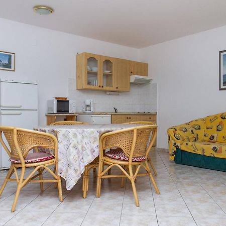Familia Apartment 100/3 Balatonmariafurdo Bagian luar foto